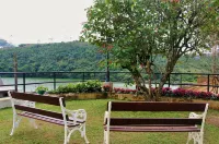 Lakeside Cottages