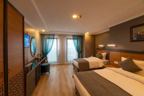 New Emin Hotel - parking
