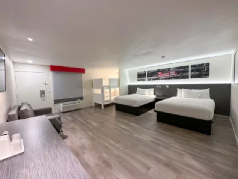 Ramada by Wyndham Anaheim Convention Center Hotels near Anaheim Regional Transportation Intermodal Center