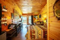 Bigfoot Lodge Room Three Hotel a Polk County