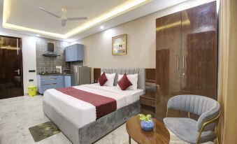 Lime Wood Stay Near Huda City Centre