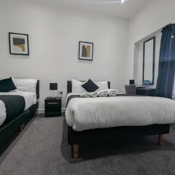OYO Firs Lodge London Heathrow