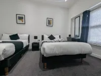 OYO Firs Lodge London Heathrow فنادق في هونسلو