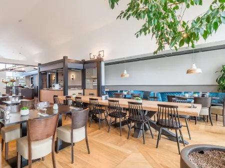 Detached Well-Kept Villa with Garden, Near the Beach