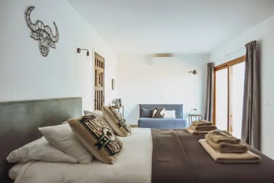 Finca Viva la Vida Hotels near Arab Castle