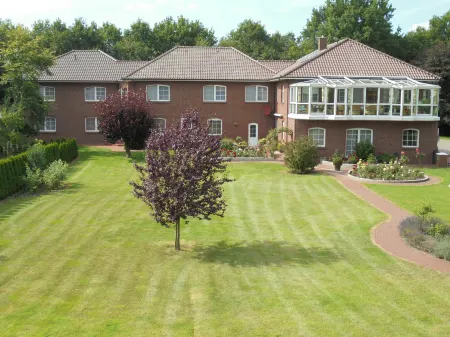 Hotel-Garni Herzog Отели в г. Апен