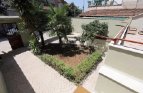 Emar Hotel Hotel berhampiran Xhura Mosque