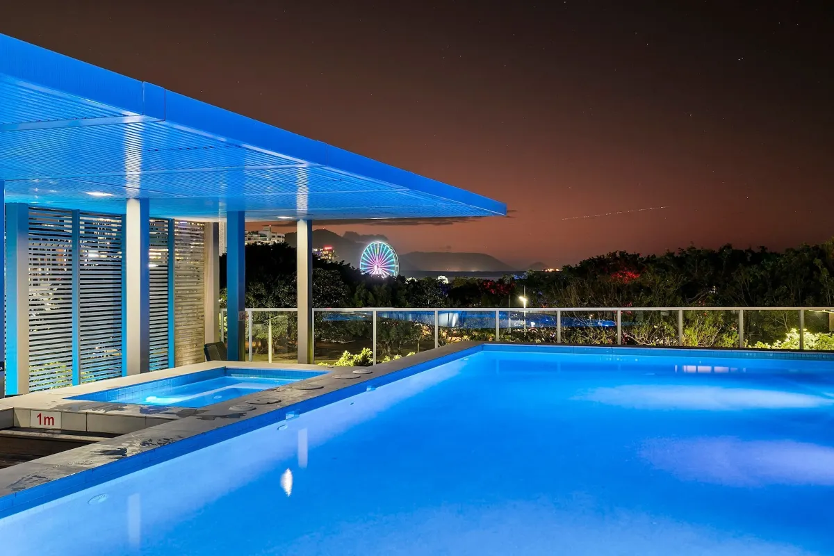 Coastal Harbour Lights I Pool, Gym & Prime Location