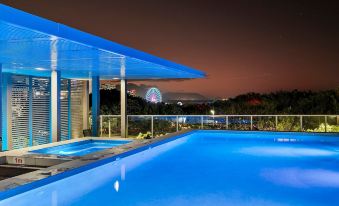 Coastal Harbour lights -Pool Gym & prime Location