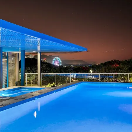 Coastal Harbour Lights I Pool, Gym & Prime Location