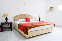RedDoorz Plus near Jalan Baru Bogor Hotel di Tanah Sereal