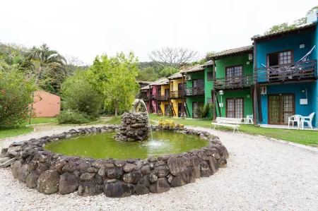 Chalés Saint Germain Отели рядом с достопримечательностью «CentroSul - Centro de Convencoes de Florianopolis»