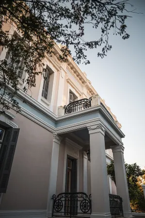 The Bold Type Hotel, a Member of Design Hotels Отели рядом с достопримечательностью «Собор Андрея Первозванного»