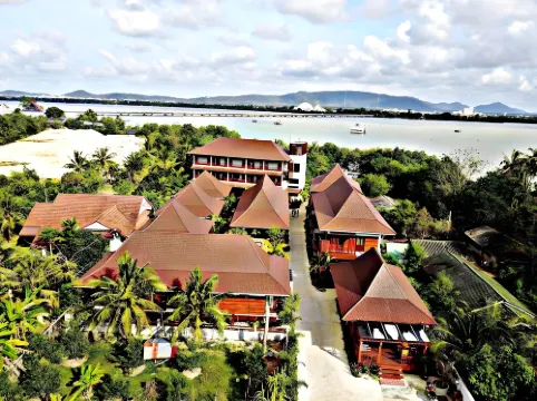 Khum Sai Ngam Hotel & Resort