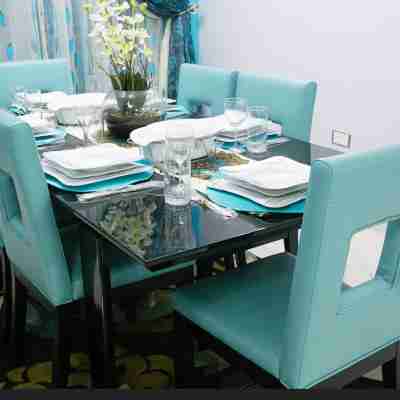 Droptop Suites Dining/Meeting Rooms
