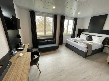 Yebs Hotel Отели в г. Бубесхайм