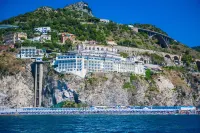 Lloyd's Baia Hotel