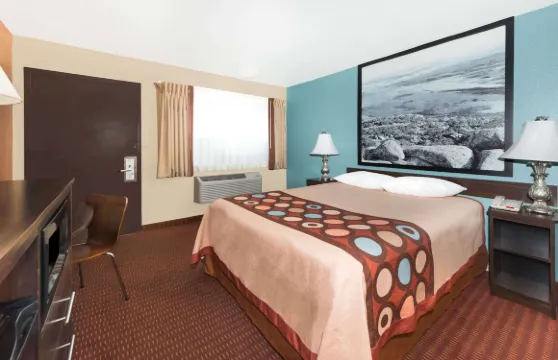 米德韋斯特城速8酒店