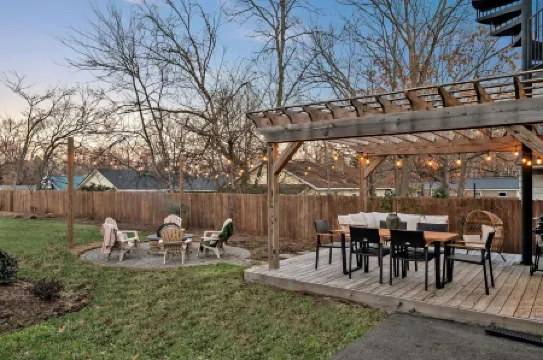 Luxe Stay Near Duke &DT - Rooftop/Firepit/Games