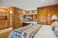 Golf View 2 Bedroom Cabin by RedAwning