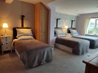 Marie's Bed and Breakfast Hotels in Балймун