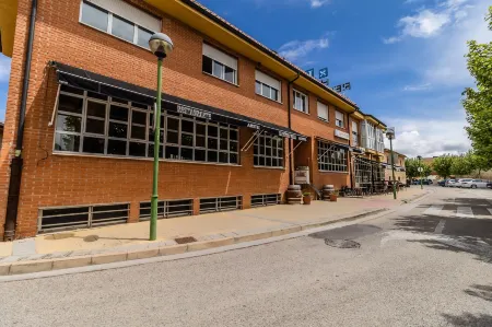 Hostal - Restaurante la Buena Villa by Vivere Stays