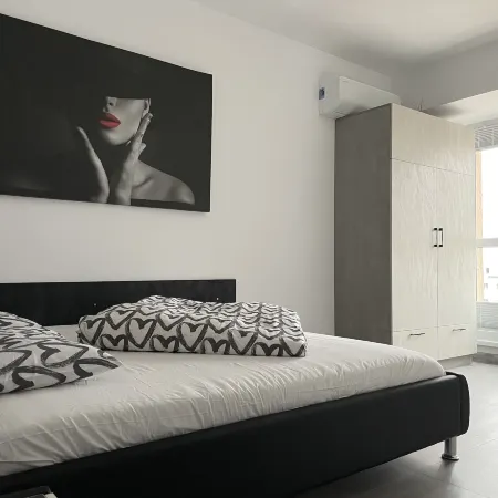 Beautiful Penthouse Lakeview W18