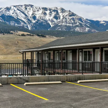 Roosevelt Hotel - Yellowstone