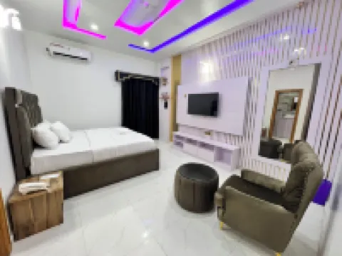 Clique Court Hotel & Suite Hotels in Warri