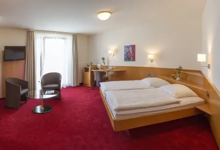 Landidyll Hotel Lamm Отели в г. Мюлаккер