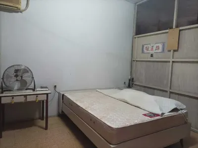 Rumah 16 m² dengan 1 kamar tidur dan 2 kamar mandi pribadi di Pusat Kota Makassar Hotel di Wajo