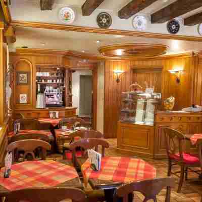 Logis Hôtel de la Cloche Dining/Meeting Rooms