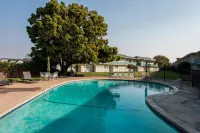 Coral Reef Inn & Condo Suites Hotels in Alameda