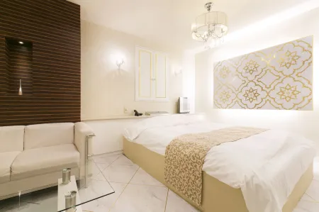 Hotel Atlantis Higashi Osaka Отели рядом со станцией JR Kawachi-Eiwa Station