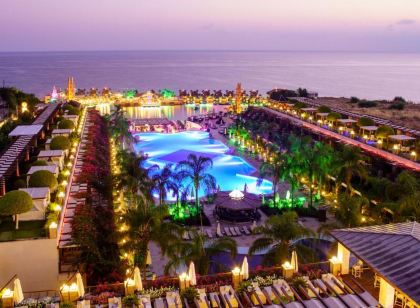 Cratos Premium Hotel Casino & Spa
