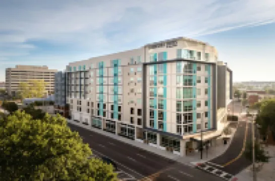 SpringHill Suites by Marriott Tampa Downtown (スプリングヒルスイーツ バイ マリオット タンパ ダウンタウン) タンパ会議センター周辺のホテル