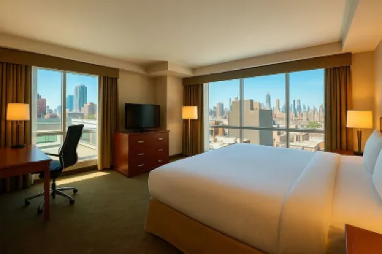 LIC Manhattan View Hotel Woodside Chemists附近的飯店