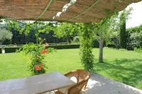 House with terrace garden of 1000m2 - Swimming pool - Downtown Orange - 2 people