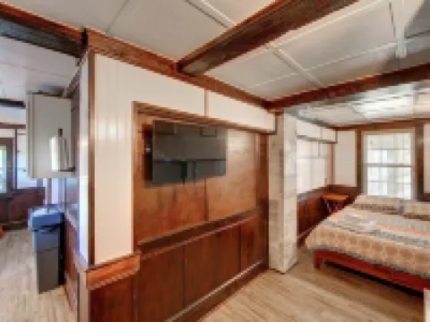 Historic suite with a private hot tub! Hotels in Kinnakeet