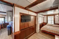 Historic suite with a private hot tub!