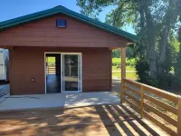 Quaint Lakeview Cabin