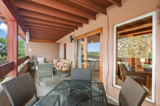Vista Serenity: Cozy Kiva, mountain views, 3 minutes from downtown