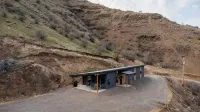 Experience the mountains in modern luxury with views of the Salmon River