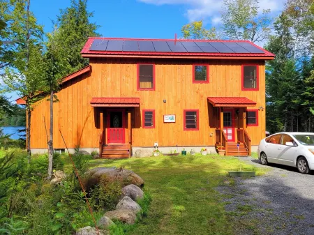 Balsam Point Lake House a Lakeside Getaway for Family Fun and Relaxation.