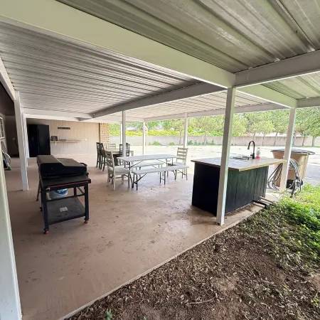 Charming 5-bedroom house with AC and WiFi in San Angelo.