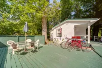Kayaks, Cozy Cottage and Scenic Wine Tours - Charming Oasis Hotels in Austinburg