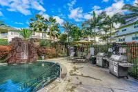 Light-filled condo with golf & mountain views, hot tub, outdoor pool & gym Hotels in Princeville