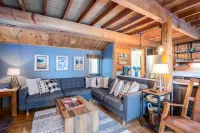 Charming Cabin with Community Pool and Cozy Fireplace - Inviting Escape