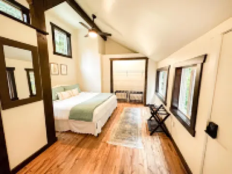 Cozy Mountain Hideaway with Deck and Gas Fireplace - Charming Retreat