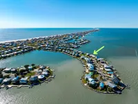 Charming Beach Cottage with Private Dock - Quaint Island Getaway